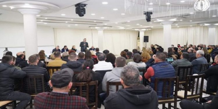 ‘Plas’ në Sarandë, socialistët nuk pranojnë propozimin e Blendi Klosit për kryetar bashkie: Ai është nga Tepelena, s’ka lidhje me qytetin