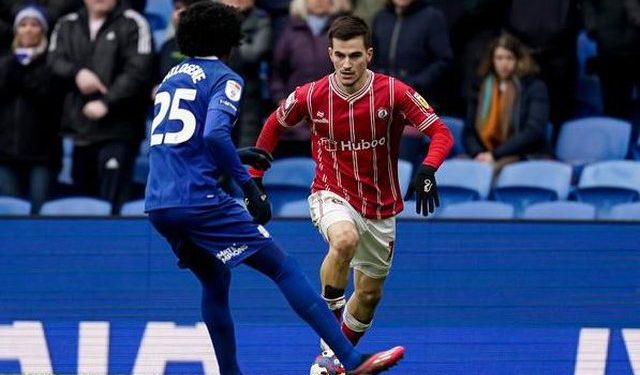 Po shkëlqen në Angli dhe pret ftesë nga Silvinjo, mesfushori shqiptar përzgjidhet në formacionin e javës