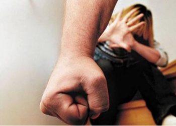 E rëndë në Greqi/ Babai shqiptar rreh vajzën e tij shtatzënë, dërgohet në gjendje të keqe në spital