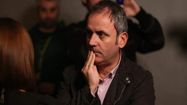 Enkel Demi: Kurvëria këtu është sheshit. Në Shqipëri bën karrierë vetëm po pate drejtorin dashnor, kemi marrë fund si popull. Prindërit na i sjellin vetë vajzat