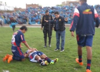 Tragjike, dy futbollistë vdesin në fushë pasi goditen nga rrufeja