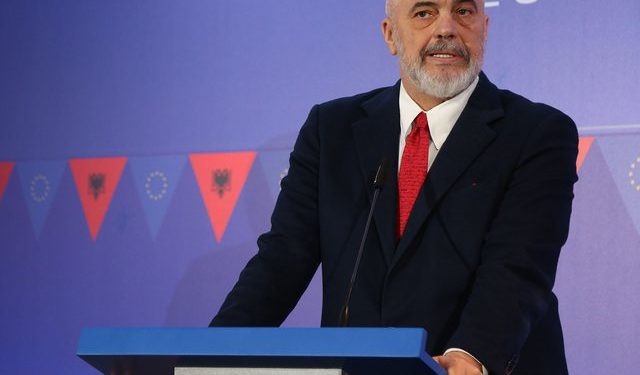 Rama: Çiftet e reja të mjekëve do marrin shtëpi me kushte të tjera nga tregu bankar