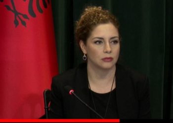 “Shumë jetë u prenë në mes papritur”, Xhaçka ngushëllime për viktimat e aksidentit tragjik në Greqi