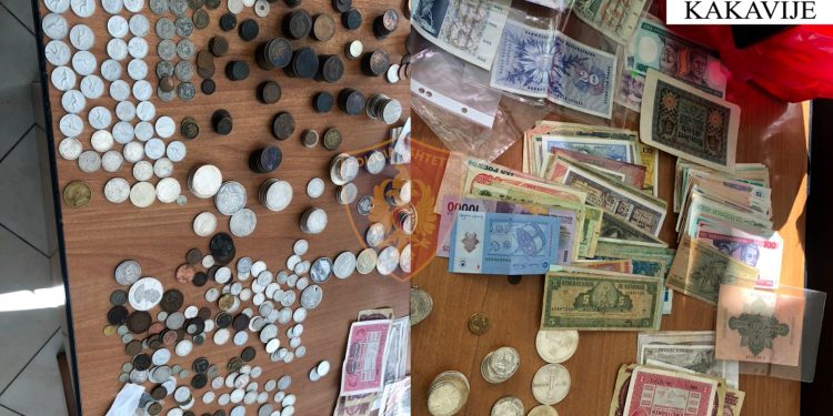 Bllokohen në Kakavijë qindra kartmonedha dhe monedha koleksioni, nën hetim 57-vjeçari