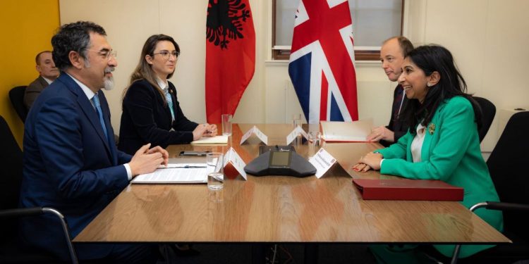Çuçi: Amnistoni shqiptarët pa viza, por që punojnë ndershmërisht në Britani dhe s’kanë rekorde kriminale