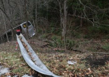 E rëndë/ Rrëzohet autobusi me 40 fëmijë