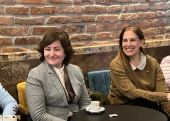 Kumbaro konfirmon Alma Hoxhën për Përmetin: Fitoren e kemi të garantuar sepse jemi të gjithë në punë, kemi një super kryetare (VIDEO)