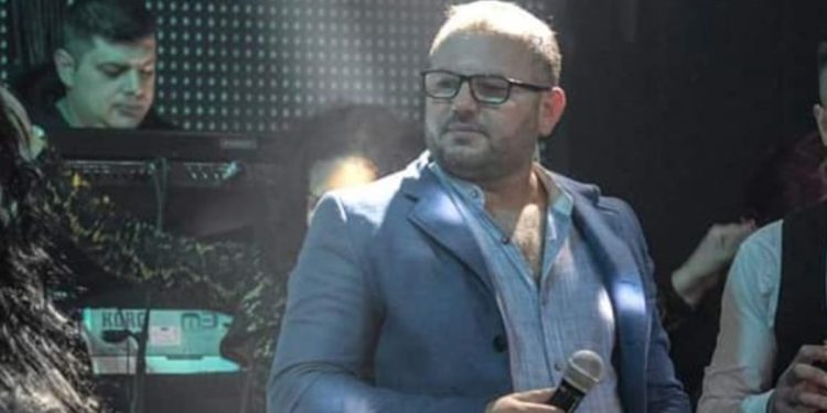 Këngëtari shqiptar dënohet në Greqi për trafik droge