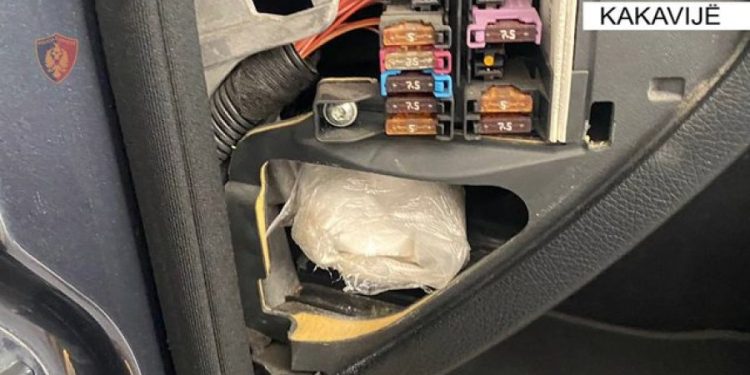 Arrestohet 64-vjeçari në Kakavijë, tentoi të trafikonte kokainë drejt Greqisë