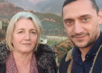 I vranë nënën në lokal, i plagosën mbesën, reagon i biri: Mallkuar qofshin ata plumba!