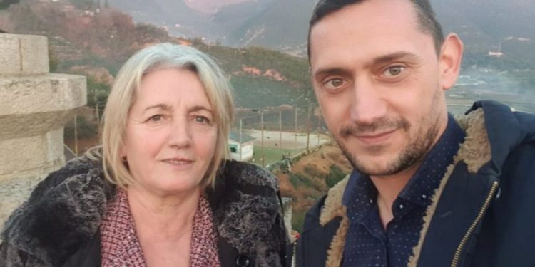 I vranë nënën në lokal, i plagosën mbesën, reagon i biri: Mallkuar qofshin ata plumba!