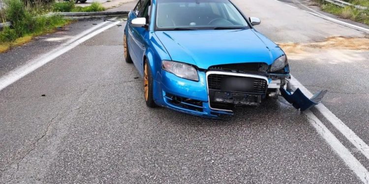 Tentuan t’i iknin policisë në kufirin greko-shqiptar, përplaset ‘Audi’ i mbushur me drogë (FOTO)