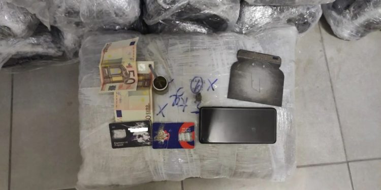 Kapet drogë në kufirin shqiptaro-grek, dy të arrestuar