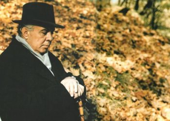 Nga mësues i frëngjishtes në shitës cigaresh, si e arrestuan para se të shpallej ‘gjeneral’/ Të pathënat e Enver Hoxhës sipas New York Times