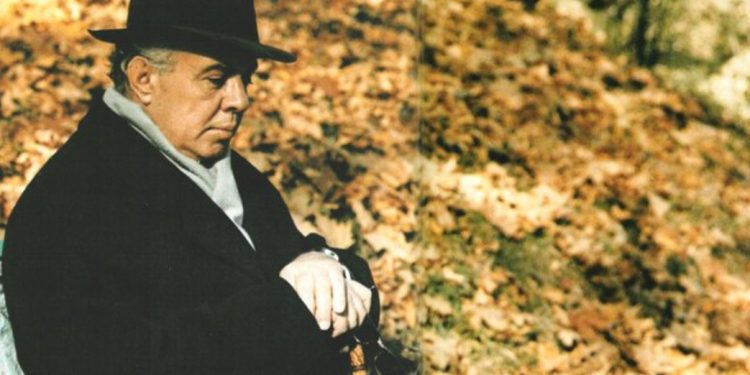 Nga mësues i frëngjishtes në shitës cigaresh, si e arrestuan para se të shpallej ‘gjeneral’/ Të pathënat e Enver Hoxhës sipas New York Times