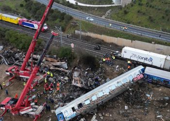 Përplasja e dy trenave në Greqi/ Përfundojnë kërkimet për të mbijetuar, trupat i dorëzohen familjarëve