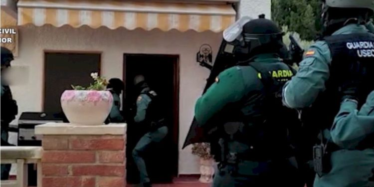 Goditet banda e trafikut të drogës në Spanjë, 6 shqiptarë të arrestuar, mes tyre 1 grua