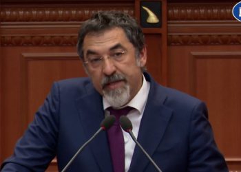 Çuçi në Kuvend: Nuk bëhet fjalë për zyrë të DEA-s në Tiranë, por për një person permanent