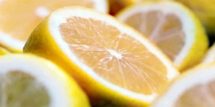 Pse në frigoriferin tuaj nuk duhet të mungojë kurrë limoni?!