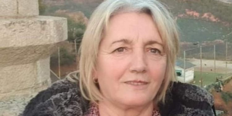 Na fal Mimoza që s’të mbrojtëm dot. Plumbat mbi trupin tënd na kanë vrarë të gjithëve