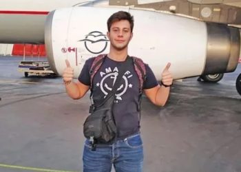 Njihuni me Gerasimos, 20-vjeçari i mbijetuari i vetëm që ishte në vagonin e parë të trenit të vdekjes. Ja çfarë bëri në momentin e përplasjes