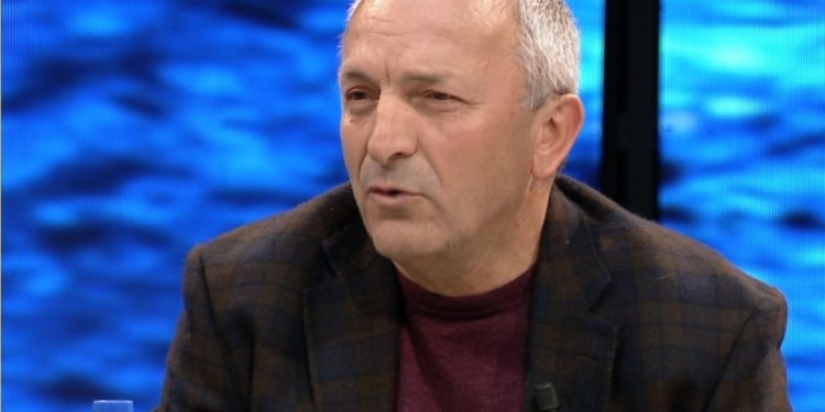 “Bëni më shumë seks, mos rrini në rrjetet sociale”, sociologu shqiptar: Në komunizëm kishte më shumë aktivitet