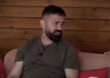 “E si t’i dua këta politikanë? S’dua t’ja di a janë gjallë a vdekur”, Evis Pupa: Këtu njerëzit nuk sigurojnë as ilaçet… (VIDEO)