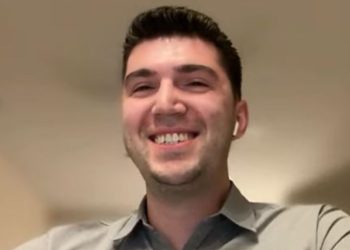 Njihuni me Arditin, mjekun nga Tepelena që shkëlqen në “Johns Hopkins”: Aplikova mbi 100 herë për specializim (VIDEO)