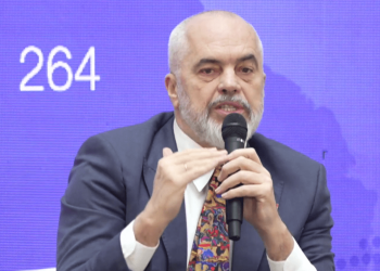 Rama pyet biznesin fason: Me kë do i zëvendësoni punonjëset në pension, me vajzat e Tik-Tokut?