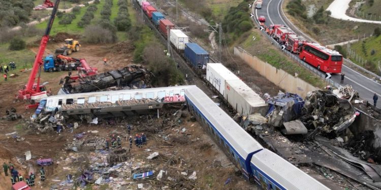 “Mora babain dhe i thashë që po digjem”, 19-vjeçarja tregon tmerrin që përjetoi nga përplasja e trenave në Greqi