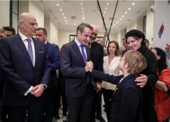 Rama hap ekspozitën me piktura në Athinë, Zaho bën qepalla me Mitsotakis (FOTO)