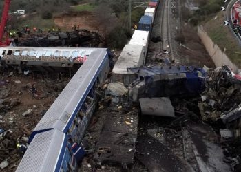 Pasagjerët rrëfejnë kaosin e përplasjes së dy trenave në Greqi: Thyem xhamat me valixhe për të shpëtuar