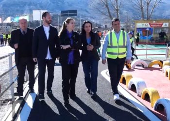Balluku e Kumbaro në “Traffic Town”: Këndi edukativ mbi sigurinë rrugore për fëmijët e Gjirokastrës (VIDEO)