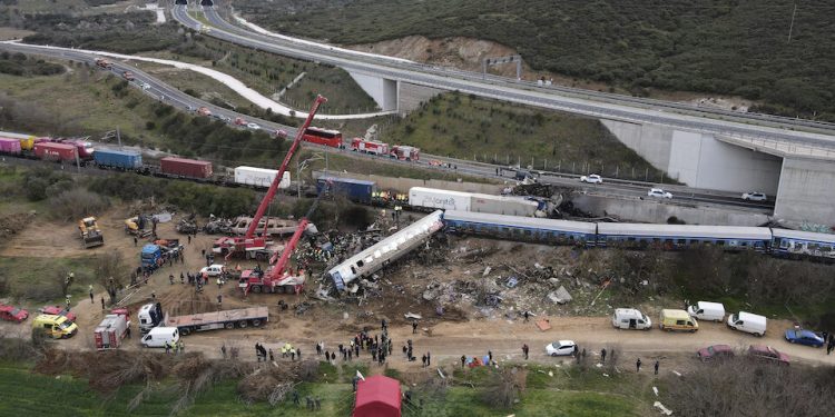 Një vajzë shqiptare mes viktimave në Greqi, dy të tjerë të zhdukur