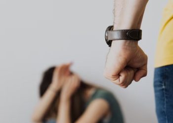 Gjirokastër, vëllai bëhet bashkë me gruan për të rrahur motrën e tij