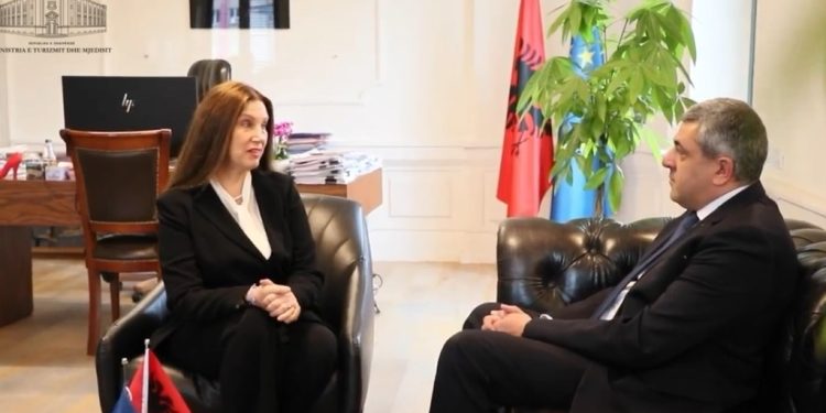 Kumbaro pret Sekretarin e Përgjithshëm të Organizatës Botërore të Turizmit