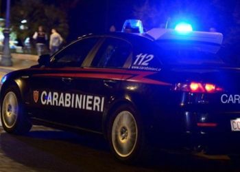 Shqiptarët bombardojnë me kallashnikov shtëpinë e oficerit italian