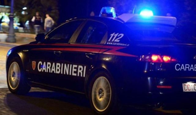 Shqiptarët bombardojnë me kallashnikov shtëpinë e oficerit italian