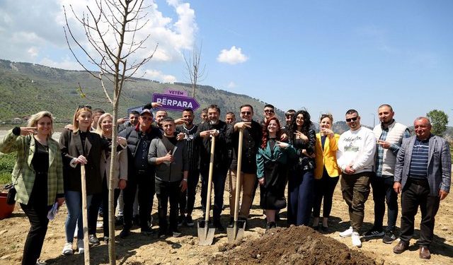 Të rinjtë e FRPD në Berat bashkë me kryetarin i bashkohen PS, Çuçi: E kuptuan që s’mund të rrinë më mbrapa