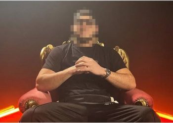 Akuzohet për përdhunimin në grup të vajzës shqiptare, këngëtari grek dorëzohet në polici