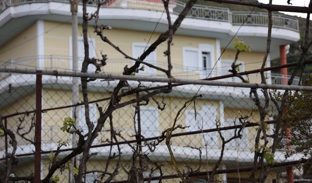 Pikëpyetjet e fshatrave të minoritet grek në jug: Cila do jetë e ardhmja e vilave pompoze?