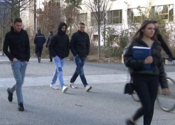 “Të rinjtë, as në punë dhe as në shkollë”, ekspertët: Nuk pranojnë paga të ulëta