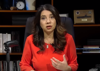 I intervistuan gjyshen, nipi kërcënon Rudina Xhungën, gazetarja: Je një kriminel, analfabet, që s’e ke rrugën e gjatë