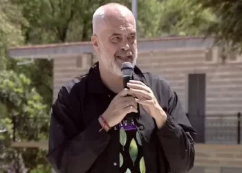 Rama në Libohovë: Nëse doni të fusni qytetin në gropë jepini votën PD-së