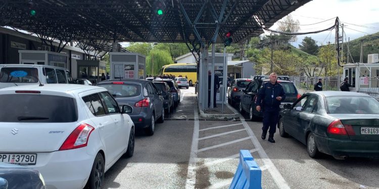 Pas festës së Pashkës shqiptarët kthehen në Greqi