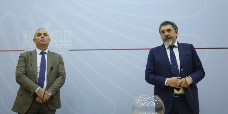 Nis vettingu në Policinë e Shtetit, hidhet shorti për 36 emrat e parë të drejtuesve. Çuçi: Objektivitet, transparencë dhe shpejtësi