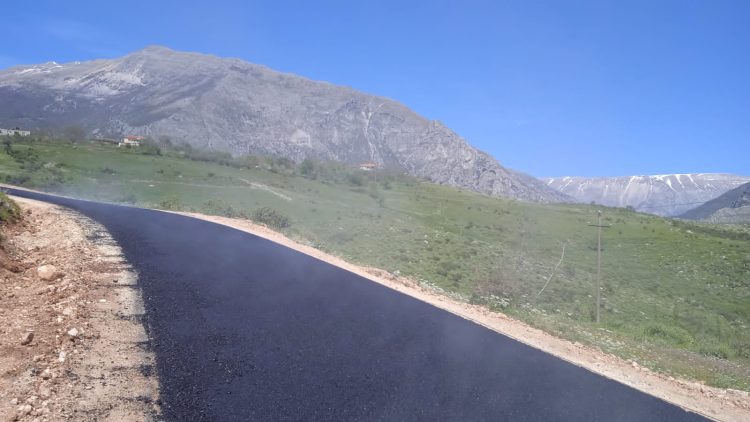 Libohovë, nis asfaltimi i rrugës së Suhës (FOTO)