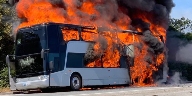 Merr zjarr autobusi me 52 nxënës në Selanik