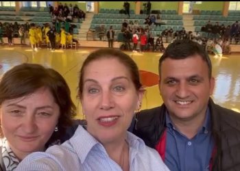 Me Përmetin apo me Gjirokastrën? Mirela Kumbaro tregon hallin e madh që e ka zënë (VIDEO)