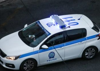 Çmenduri në Greqi, shqiptari nxorri vajzën e mitur jashtë shtëpisë dhe dhunoi gruan